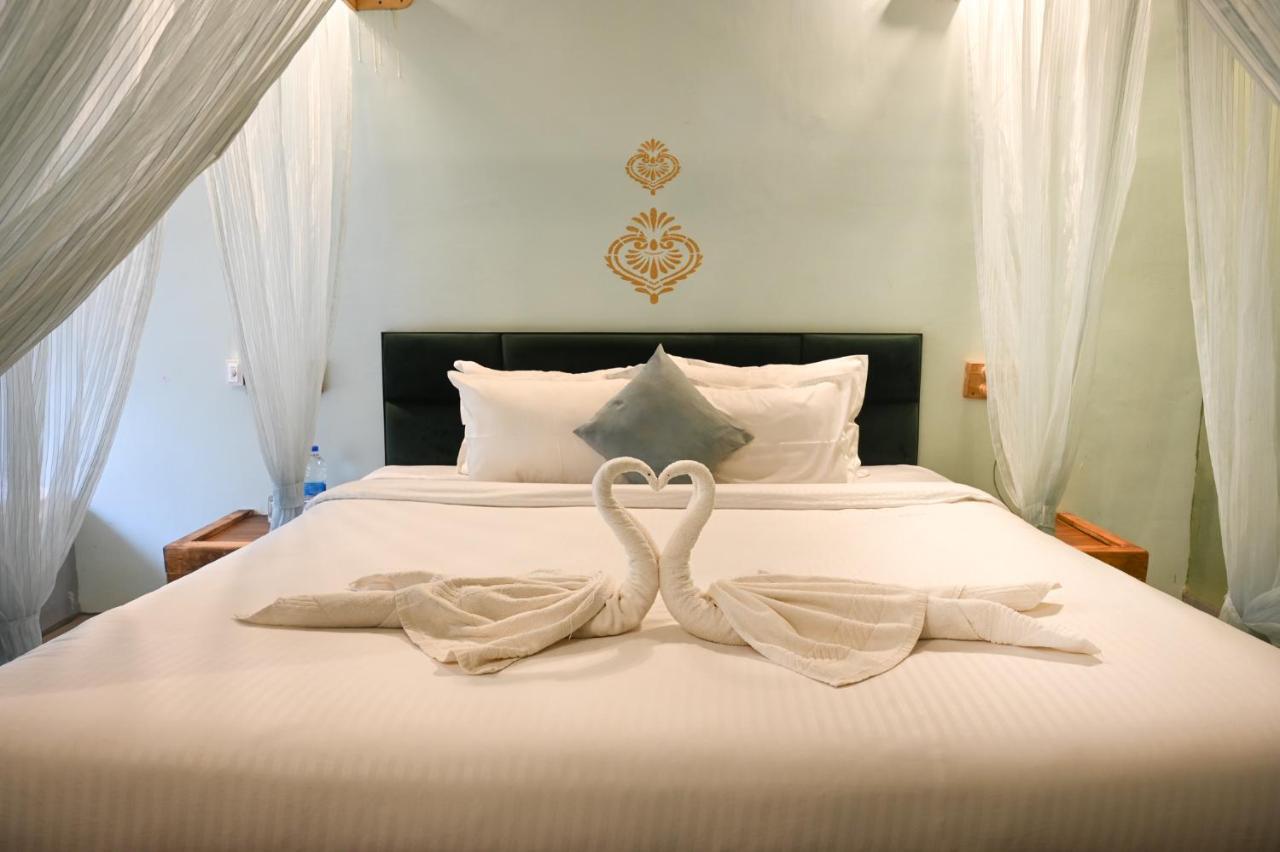 Hotel Amadi Front Mandrem