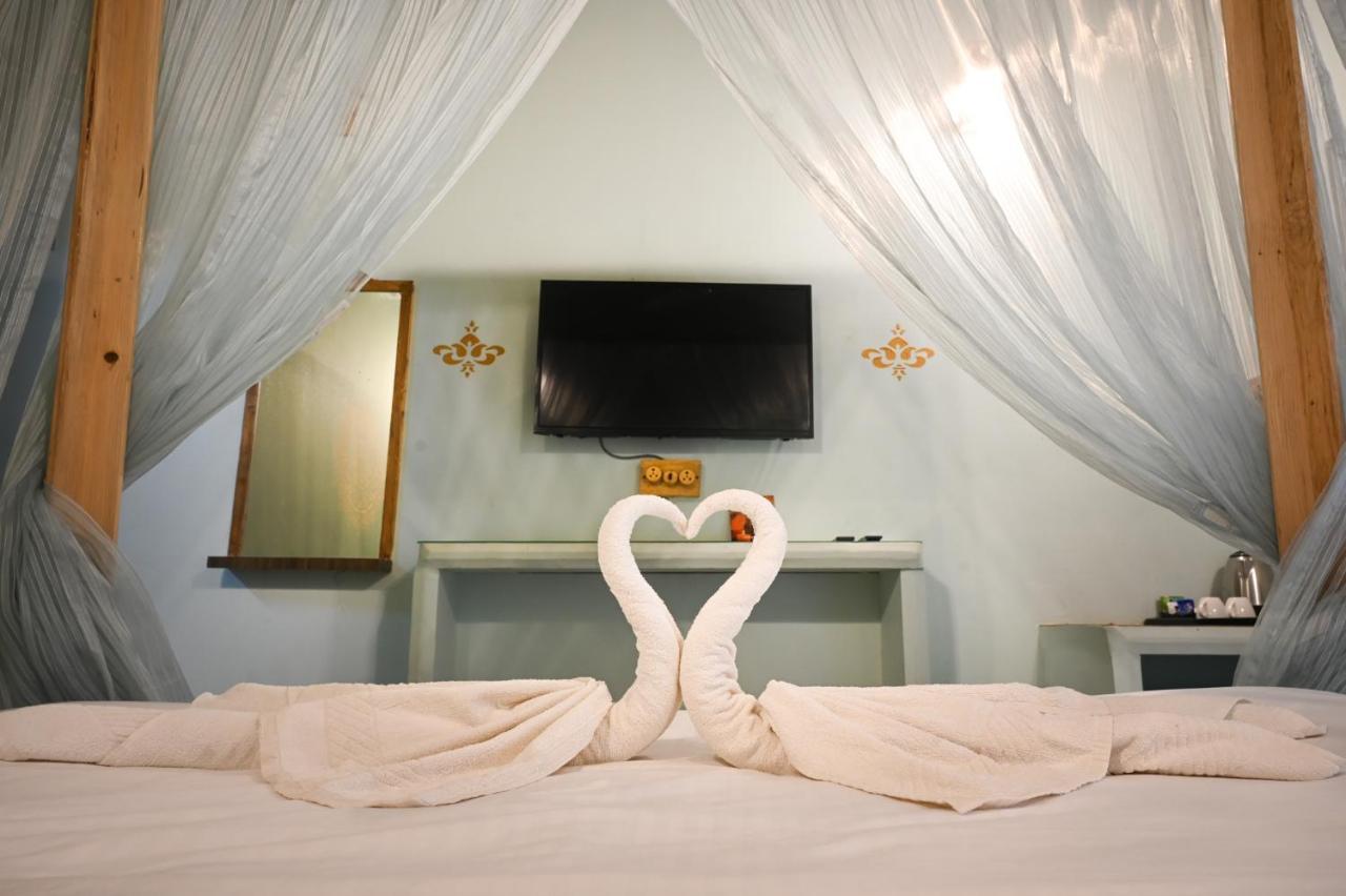 Amadi Front Hotel 4*