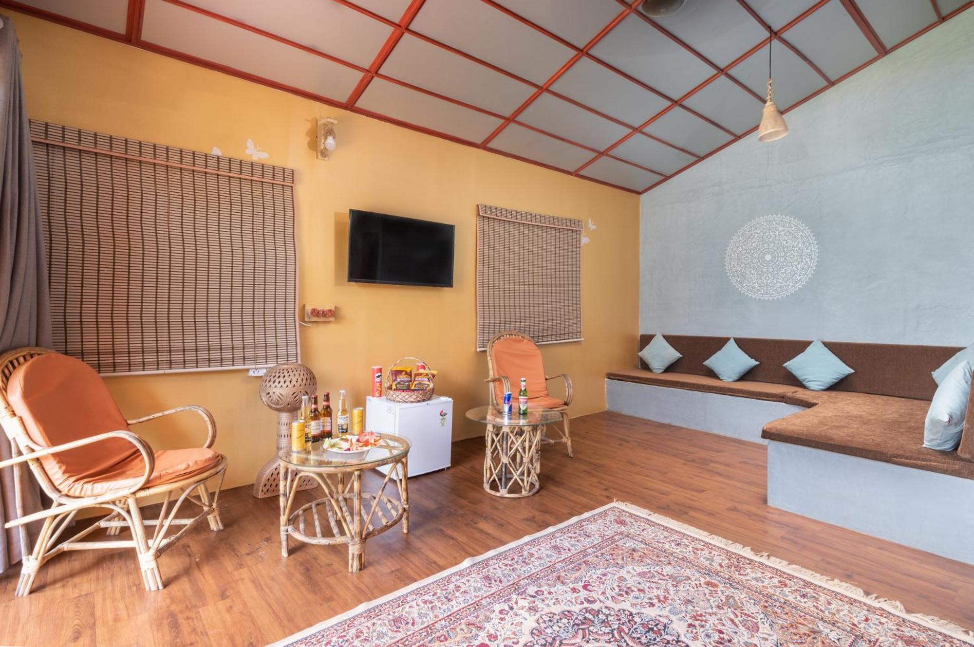 Hotel Amadi Front Mandrem