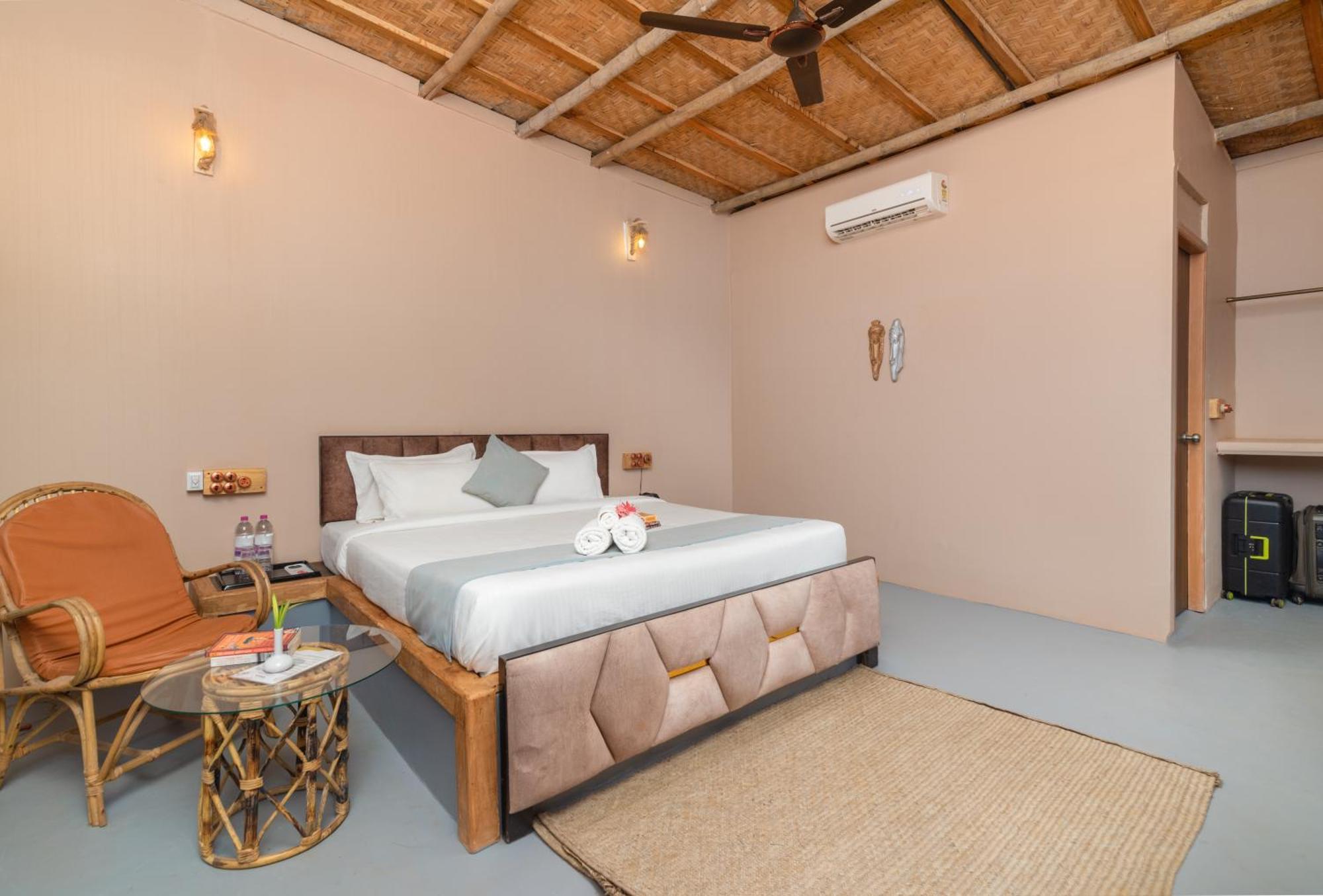 Amadi Front Hotel Mandrem